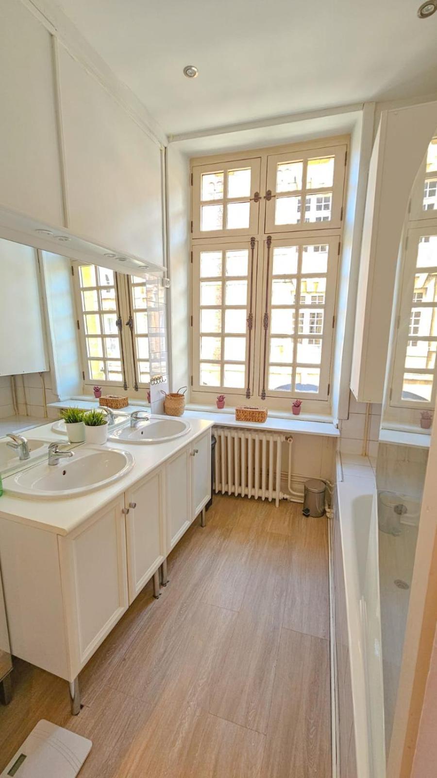 Grand Apt 130M2 Vue Place Ducale Charleville-Mézières Exterior foto